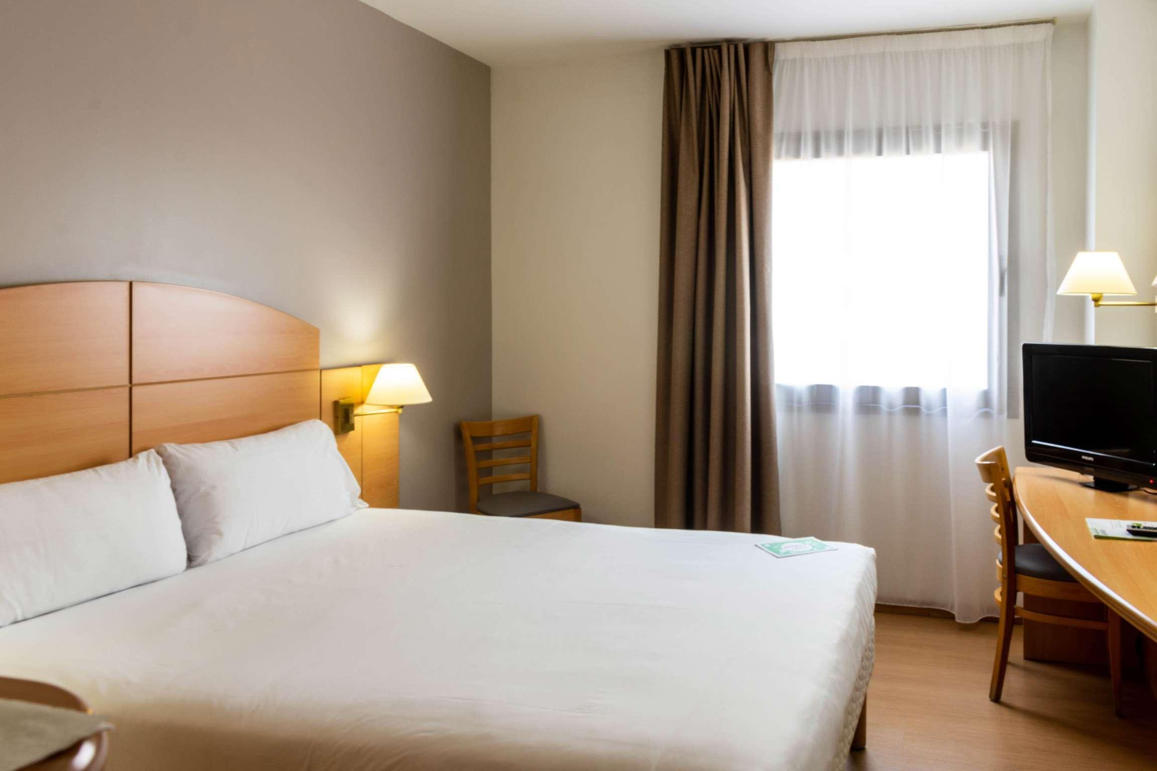 Hotel Campanile Madrid Alcalá de Henares Esterno foto