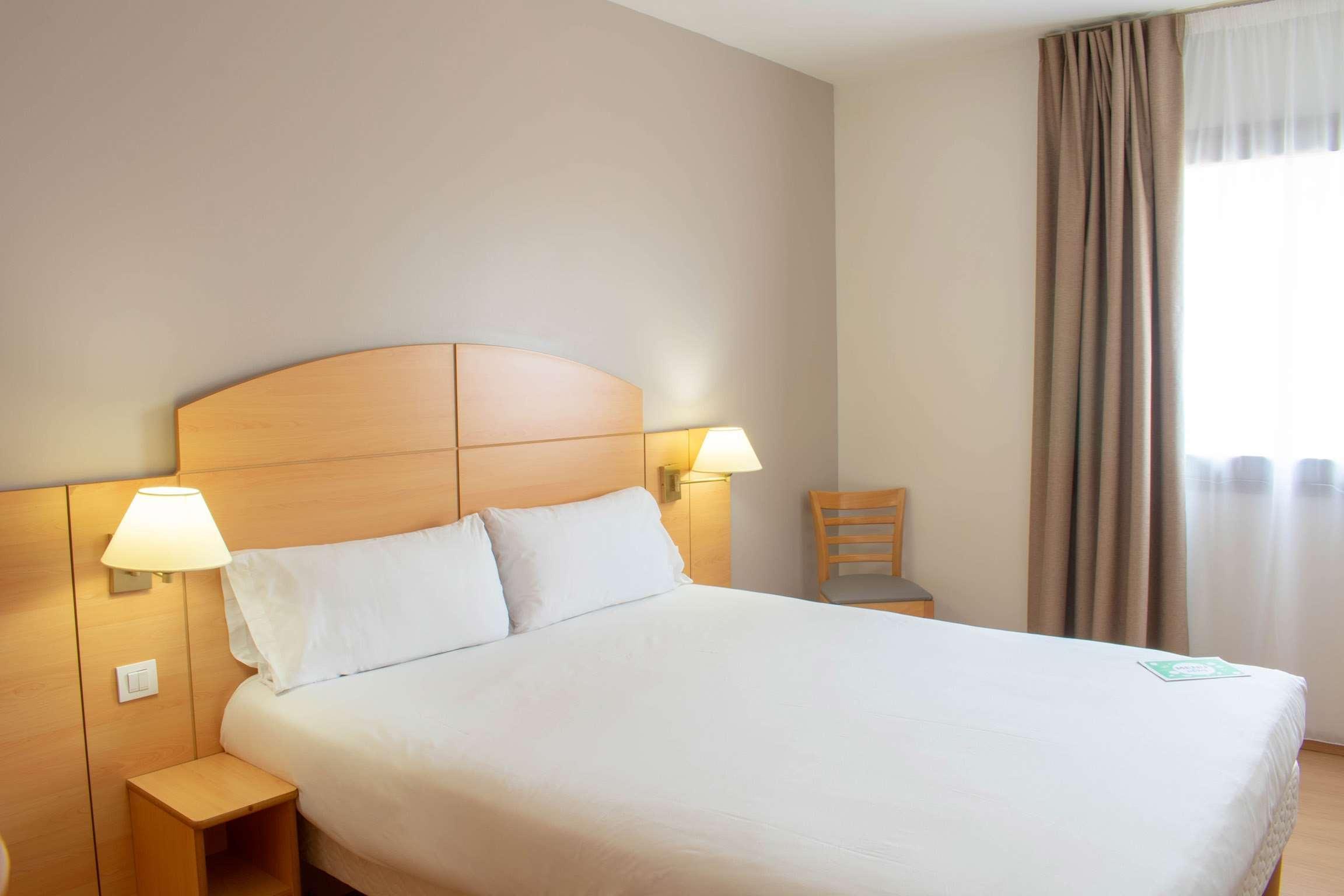 Hotel Campanile Madrid Alcalá de Henares Esterno foto