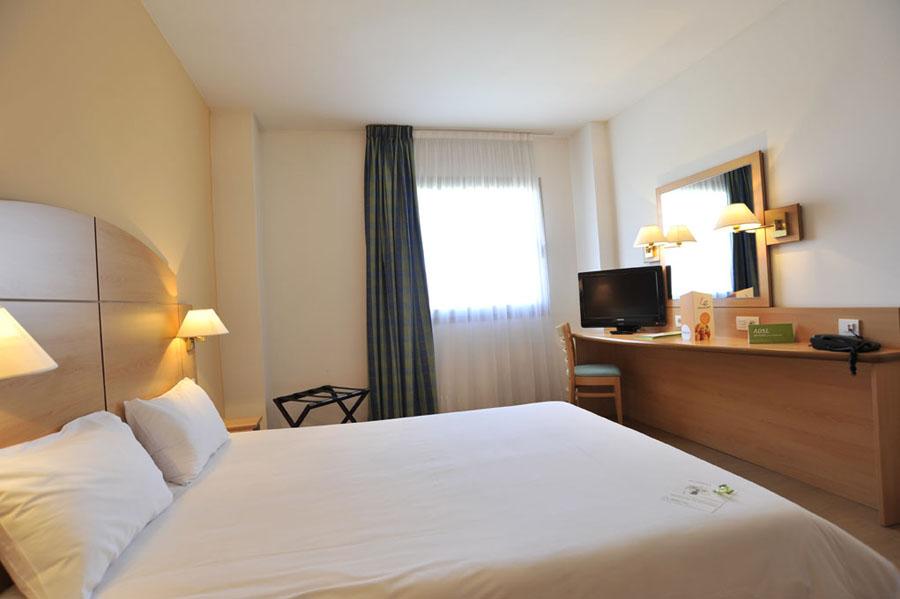 Hotel Campanile Madrid Alcalá de Henares Esterno foto
