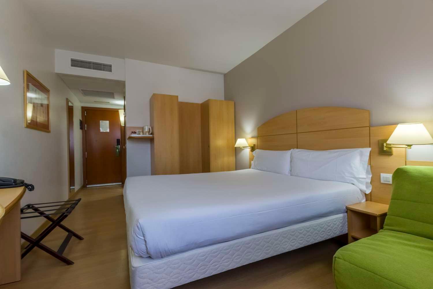 Hotel Campanile Madrid Alcalá de Henares Esterno foto