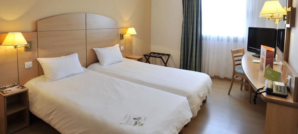 Hotel Campanile Madrid Alcalá de Henares Esterno foto