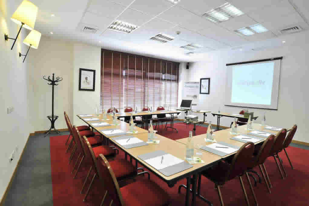 Hotel Campanile Madrid Alcalá de Henares Servizi foto
